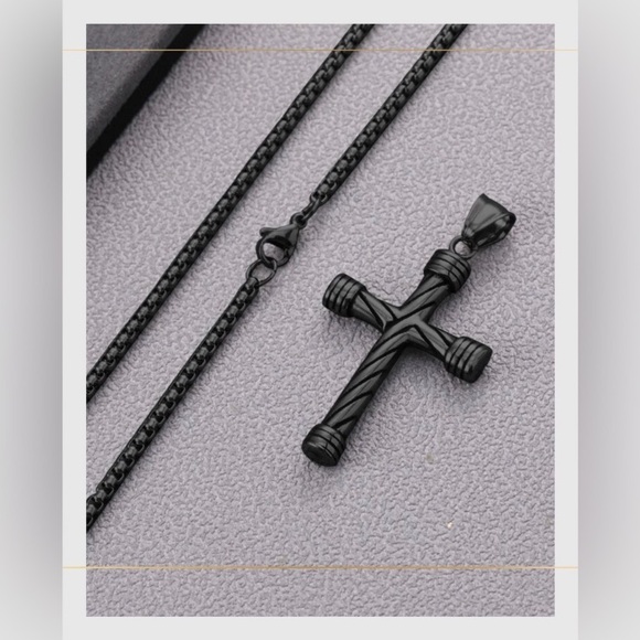 † Men’s Chunky Black Ion Plated Stainless Steel Latin Cross Necklace - Picture 3 of 8